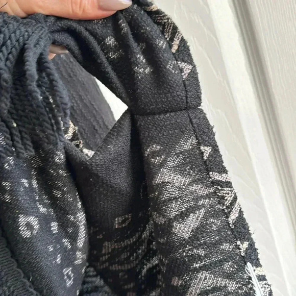 Mossimo Supply Co | Women's Black and Cream Poncho/Wrap | Size S/M P/M - Picture 4 of 5